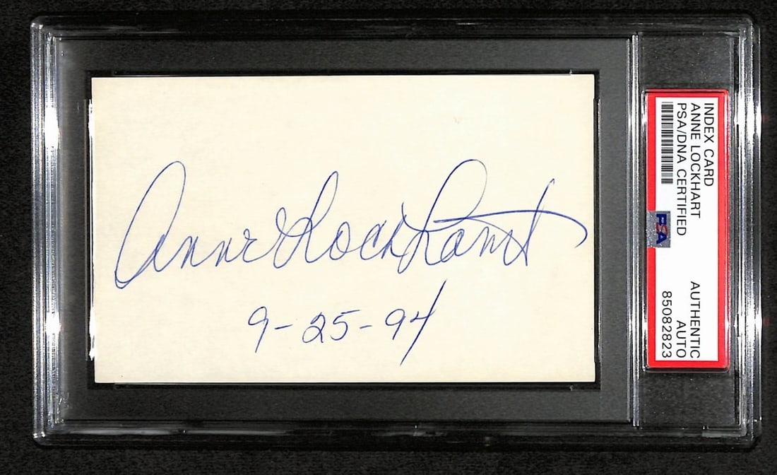 Anne Lockhart Signed Battlestar Galactica Index Card PSA/DNA: Anne Lockhart Signed Battlestar Galactica Index Card PSA/DNA This offering features an authentic Anne Lockhart signed and inscribed 3x5 index card from "Battlestar Galactica." The item is encapsulated