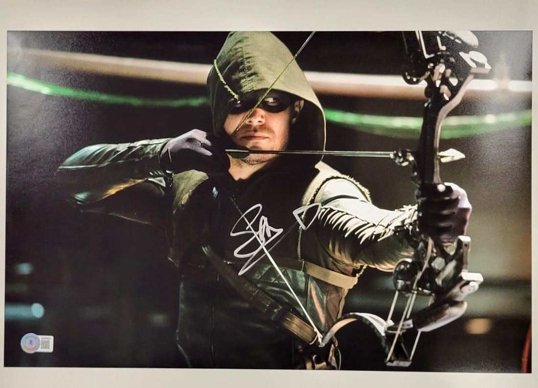 Stephen Amell Autographed Arrow 11x17 Photo Beckett Authenticated (1 of 3)