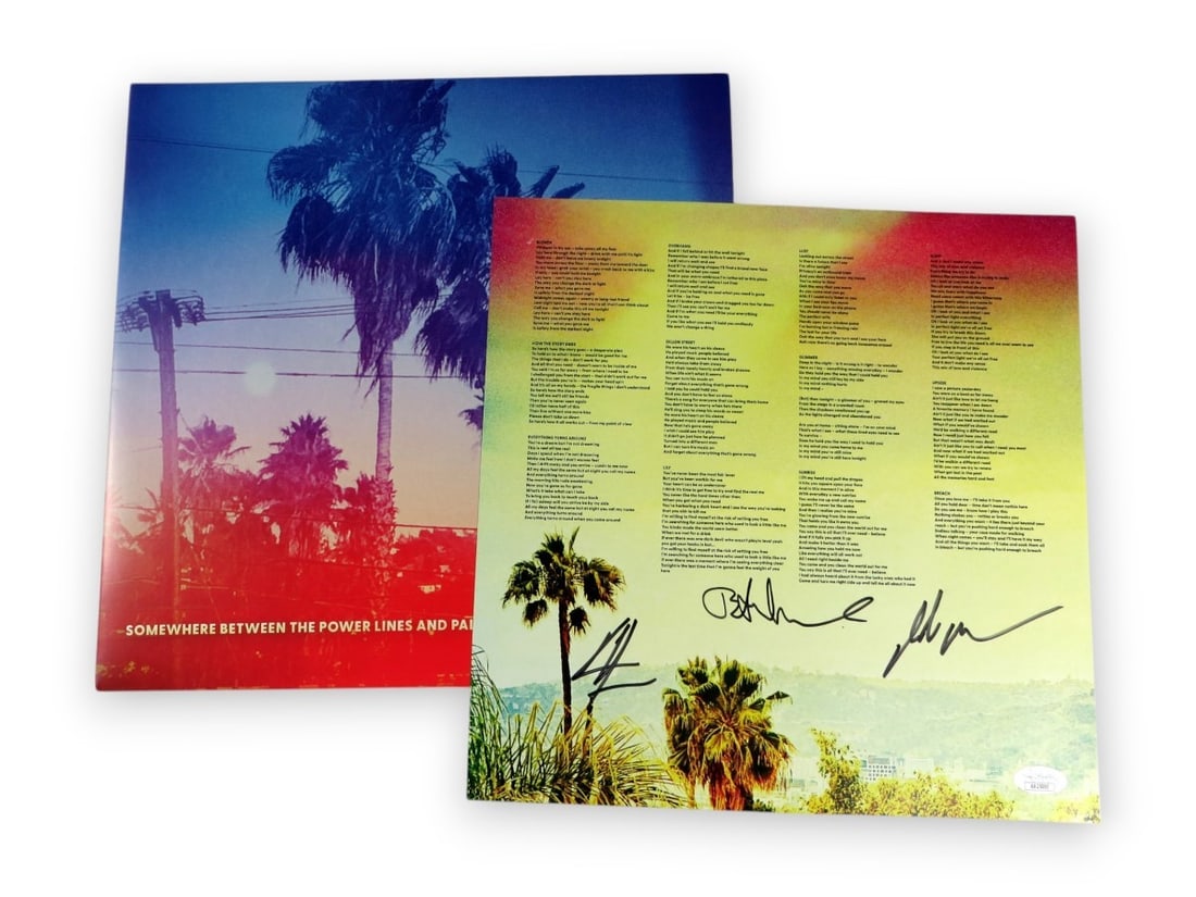 Dogstar Band Signed Album Insert Keanu Reeves Robert Mailhouse JSA: Dogstar Band Signed Album Insert Keanu Reeves Robert Mailhouse JSA This is an original album insert from the Dogstar band, autographed by members Keanu Reeves, Robert Mailhouse, and Bret Domrose. The 