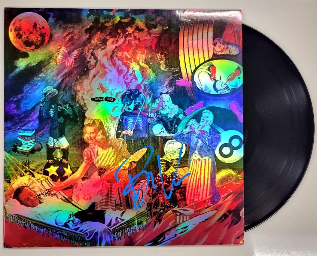 Green Day Insomniac Album Cover Signed by Billie Joe Armstrong Beckett Authenticated: Green Day Insomniac Album Cover Signed by Billie Joe Armstrong Beckett Authenticated This is an original Green Day 'Insomniac' record album cover signed by Billie Joe Armstrong. The autograph has been