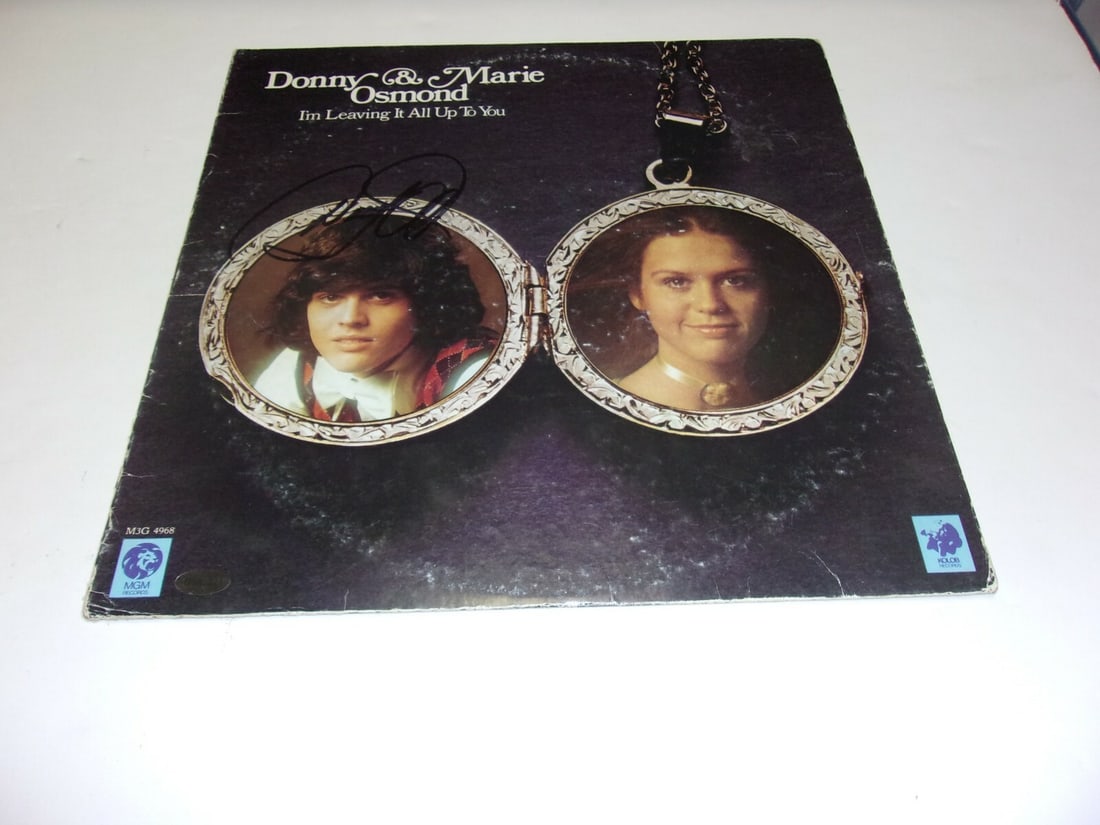 Signed Donny Osmond LP Album Featuring I'm Leaving It All Up to You: Signed Donny Osmond LP Album Featuring I'm Leaving It All Up to You This is an original Donny Osmond "I'm Leaving It All Up To You" LP record album from the United States. The album is pre-owned and f