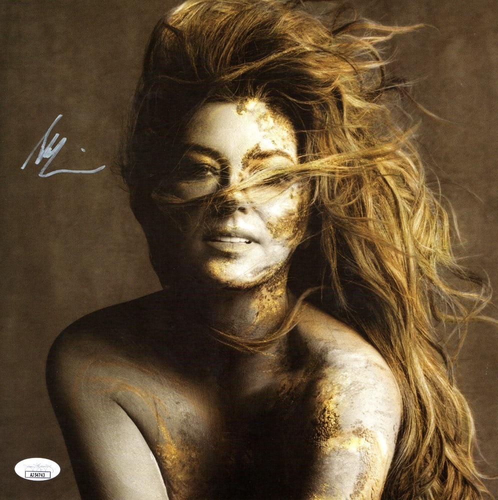 Shania Twain Autographed 11X11 Album Photo JSA Certified: Shania Twain Autographed 11X11 Album Photo JSA Certified This is an autographed 11x11 album photo of Shania Twain, a celebrated artist known for her contributions to country music. The photo has been 