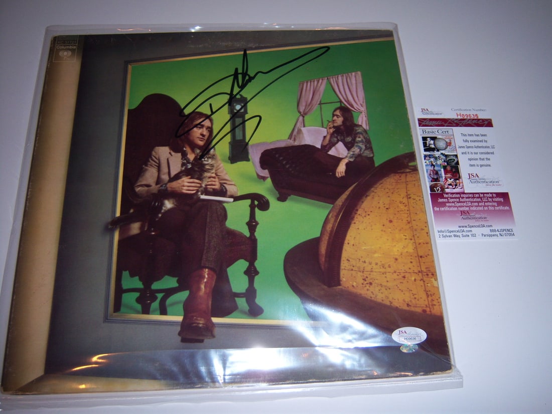 Signed Dave Mason It's Like You Never Left LP With JSA COA: Signed Dave Mason It's Like You Never Left LP With JSA COA This is a pre-owned LP record album titled "It's Like You Never Left" by Dave Mason. The album is signed and comes with a JSA/COA for authent