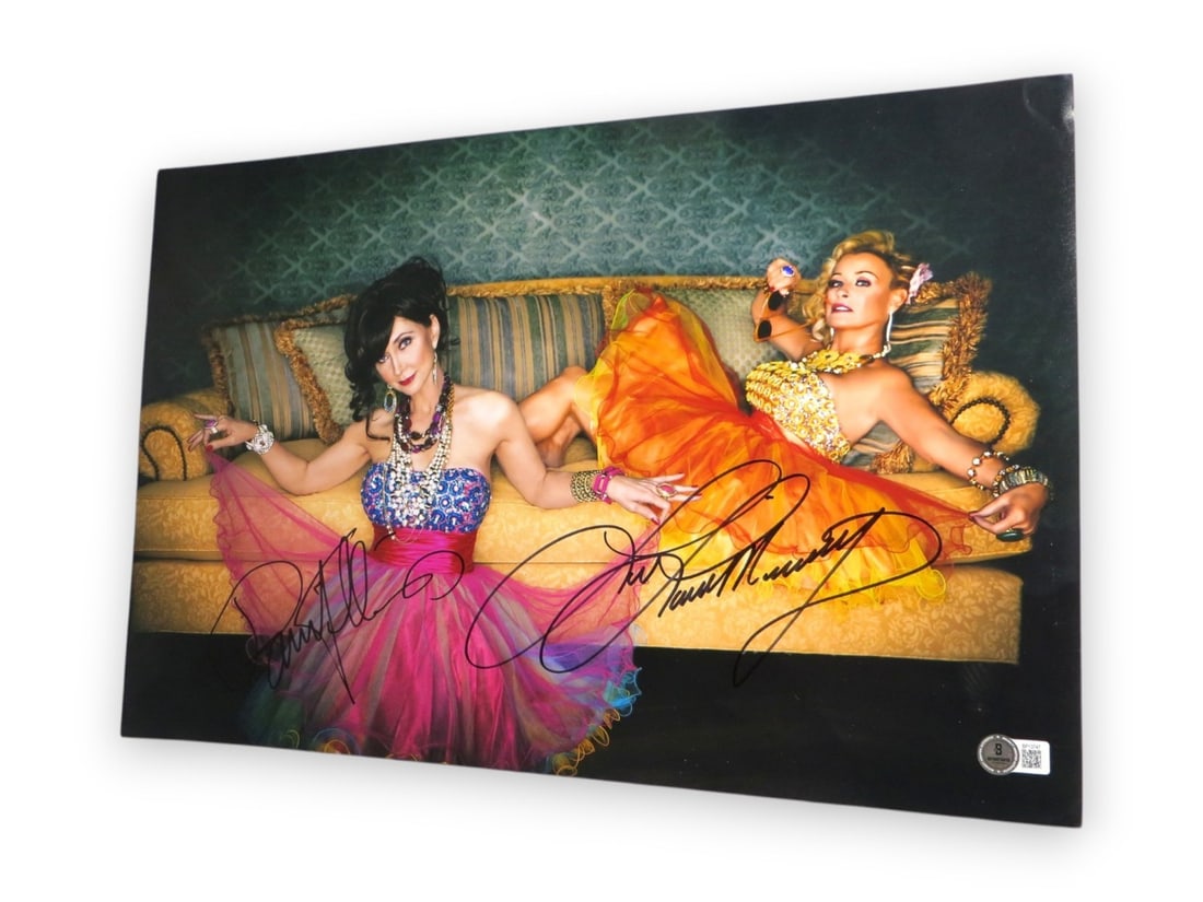 12x18 Photo Signed by Lorrie Morgan and Pam Tillis Beckett Authenticated: 12x18 Photo Signed by Lorrie Morgan and Pam Tillis Beckett Authenticated This 12x18 photo is dual signed by Lorrie Morgan and Pam Tillis. The autographs are authenticated by Beckett Authentication, en