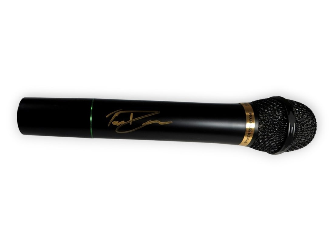 Taylor Dearden Autographed Microphone Authenticated by JSA: Taylor Dearden Autographed Microphone Authenticated by JSA This is an original microphone signed by Taylor Dearden, featuring an authentic autograph verified by James Spence Authentication (JSA). The 