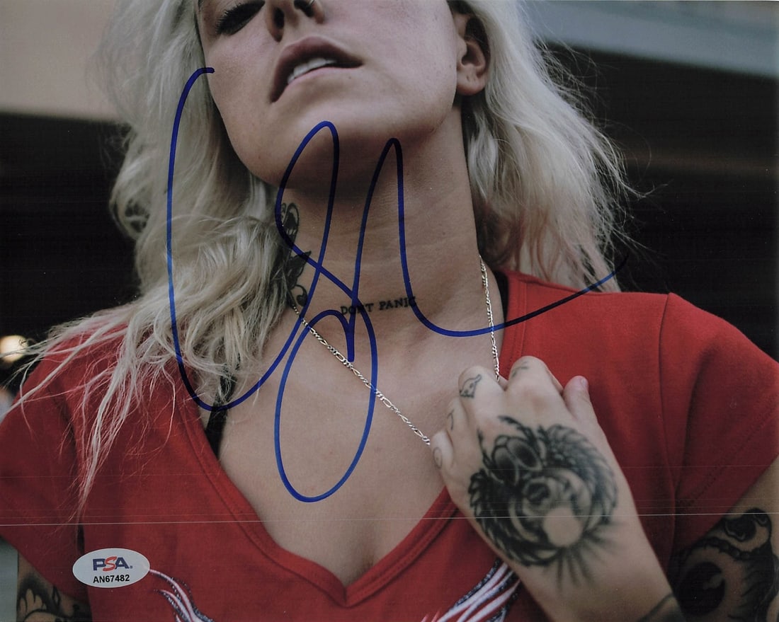 Lauren Sanderson Signed 8x10 Photo PSA/DNA Authenticated Musician: Lauren Sanderson Signed 8x10 Photo PSA/DNA Authenticated Musician This is an original, professionally printed 8x10 photograph signed by musician Lauren Sanderson. The autograph has been authenticated 