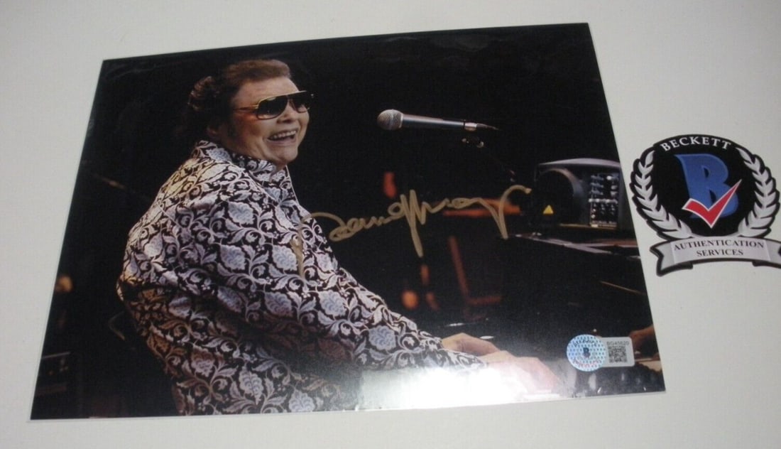 Ronnie Milsap Signed 8x10 Photograph With Beckett COA Country Music Autograph (1 of 1)