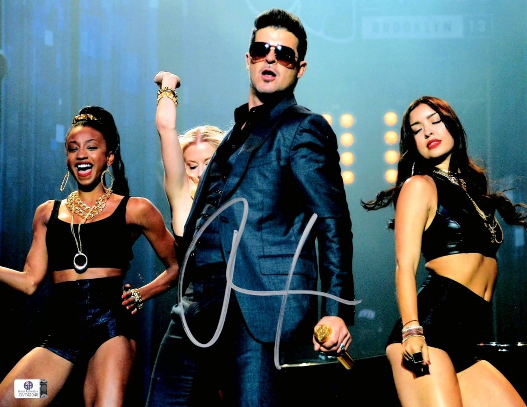 Robin Thicke Autographed 11X14 Photo Blurred Lines Global Authentics: Robin Thicke Autographed 11X14 Photo Blurred Lines Global Authentics This stunning 11X14 photograph captures Robin Thicke in action while performing his hit song 'Blurred Lines.' The photo is autograp