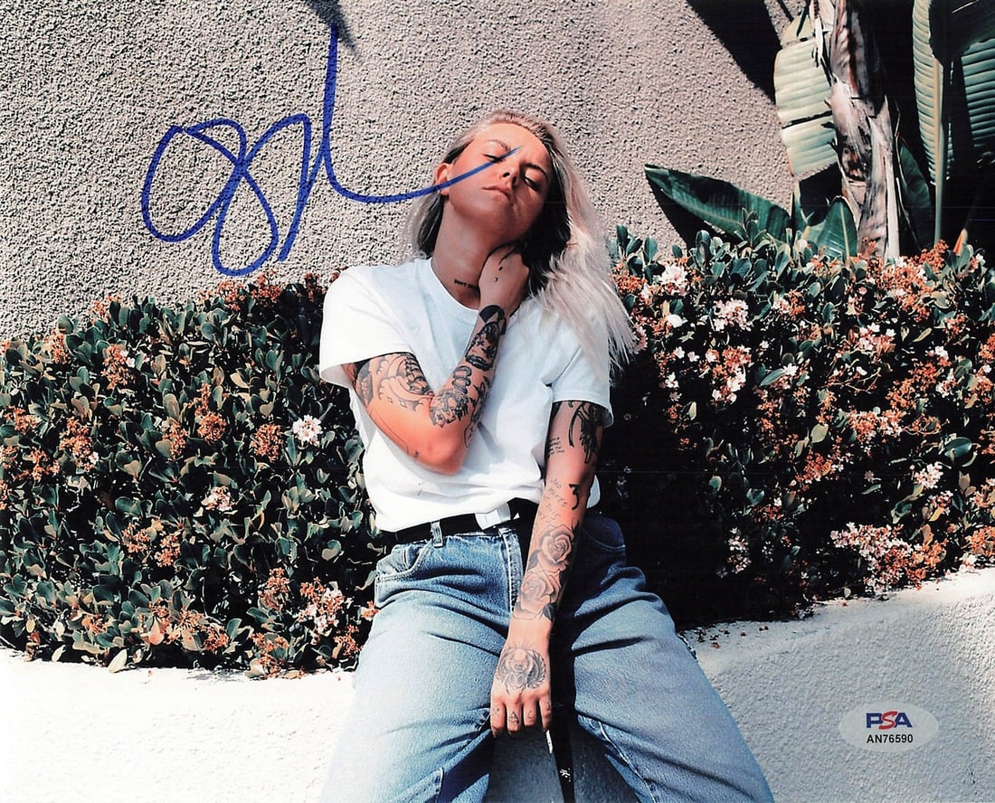 Lauren Sanderson Signed 8x10 Photo PSA/DNA Authenticated Music Memorabilia (1 of 1)