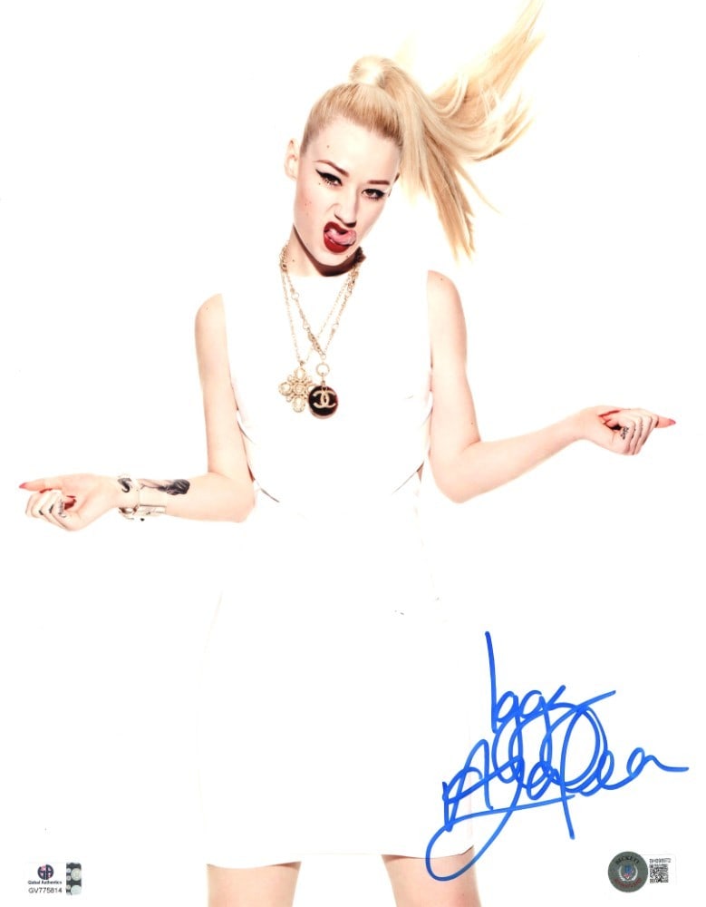 Iggy Azalea Signed 11x14 Photo White Dress Beckett Authenticated: Iggy Azalea Signed 11x14 Photo White Dress Beckett Authenticated This is an autographed 11x14 photograph of Iggy Azalea, featuring her in a striking white dress with her iconic ponytail. The signature