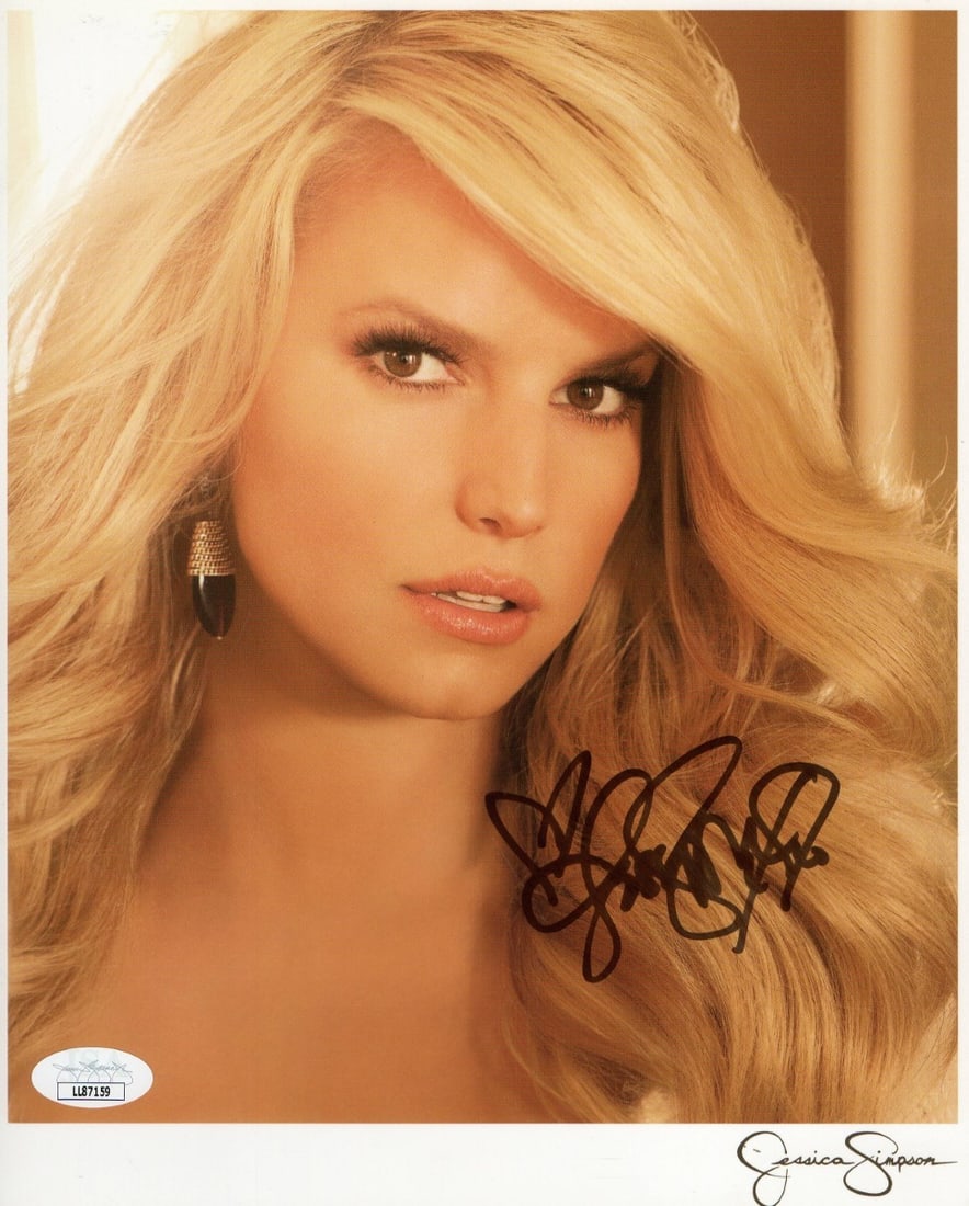 Jessica Simpson Signed 8x10 Photo JSA Authenticated Pop Star Memorabilia: Jessica Simpson Signed 8x10 Photo JSA Authenticated Pop Star Memorabilia Celebrate your love for pop music with this authentic Jessica Simpson signed 8X10 photograph. This stunning piece features the 