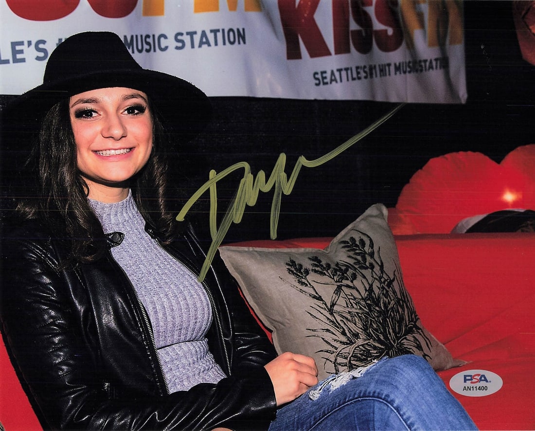 Daya Signed 8x10 Photo with PSA/DNA Authentication: Daya Signed 8x10 Photo with PSA/DNA Authentication This is a professionally printed 8x10 photograph autographed by the talented singer Daya. The autograph has been authenticated by PSA/DNA, ensuring i