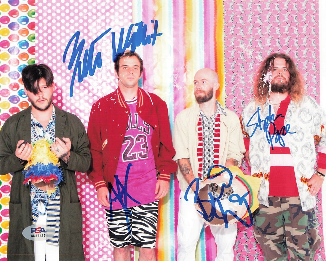 Wavves Signed 8x10 Photo by Alex Gates Bily Hayes PSA/DNA Authenticated: Wavves Signed 8x10 Photo by Alex Gates Bily Hayes PSA/DNA Authenticated This professionally printed 8x10 photograph features the signatures of Alex Gates, Bily Hayes, Stephen Pope, and Nathan Williams