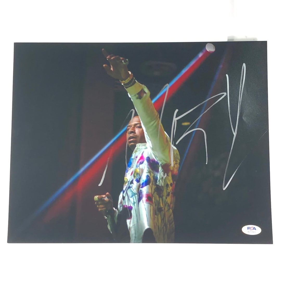 Moneybagg Yo Autographed 11x14 Photo PSA/DNA Certified: Moneybagg Yo Autographed 11x14 Photo PSA/DNA Certified This is an original 11x14 photograph signed by Moneybagg Yo. The signature has been authenticated by PSA/DNA, ensuring its legitimacy. This item 