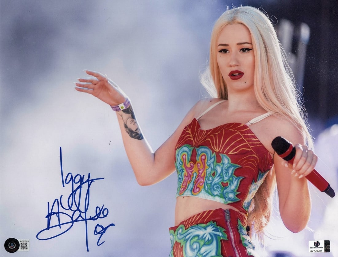 Iggy Azalea Autographed 11X14 Photo Beckett Authenticated: Iggy Azalea Autographed 11X14 Photo Beckett Authenticated Capture a moment in music history with this stunning autographed 11X14 photograph of Iggy Azalea, showcasing her in an electrifying performanc