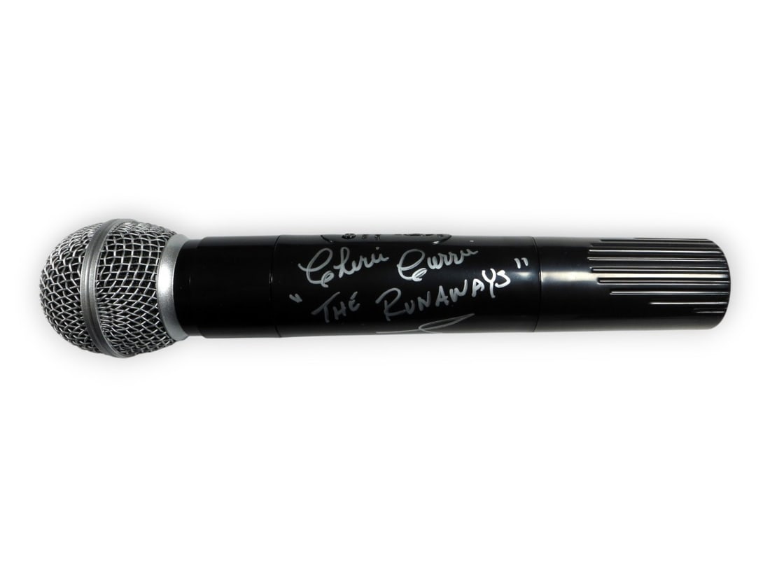 Cherie Currie Autographed Microphone The Runaways Beckett Authenticated: Cherie Currie Autographed Microphone The Runaways Beckett Authenticated Cherie Currie, the iconic lead singer of "The Runaways," has personally signed this microphone, making it a must-have collectibl