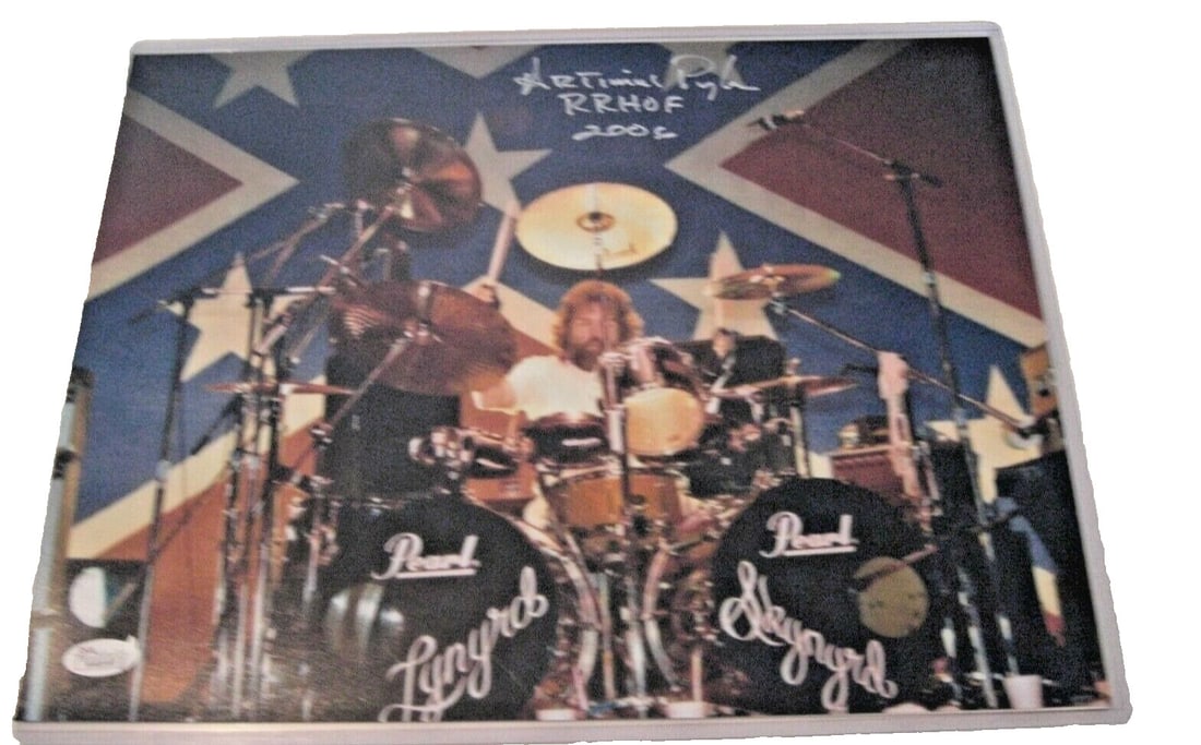 11x14 Artimus Pyle Signed Lynyrd Skynyrd Photo With JSA Authentication: 11x14 Artimus Pyle Signed Lynyrd Skynyrd Photo With JSA Authentication This is an original 11x14 inch photograph signed by Artimus Pyle of Lynyrd Skynyrd, commemorating his Rock and Roll Hall of Fame 