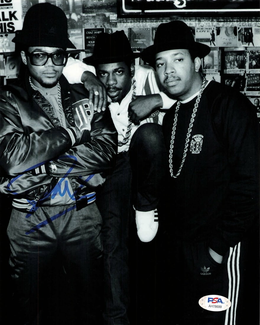 Darryl McDaniels Autographed 8x10 Photo PSA/DNA Certified Run DMC: Darryl McDaniels Autographed 8x10 Photo PSA/DNA Certified Run DMC This 8x10 photograph features the iconic Darryl McDaniels, a founding member of the legendary hip-hop group Run DMC. The photo has bee