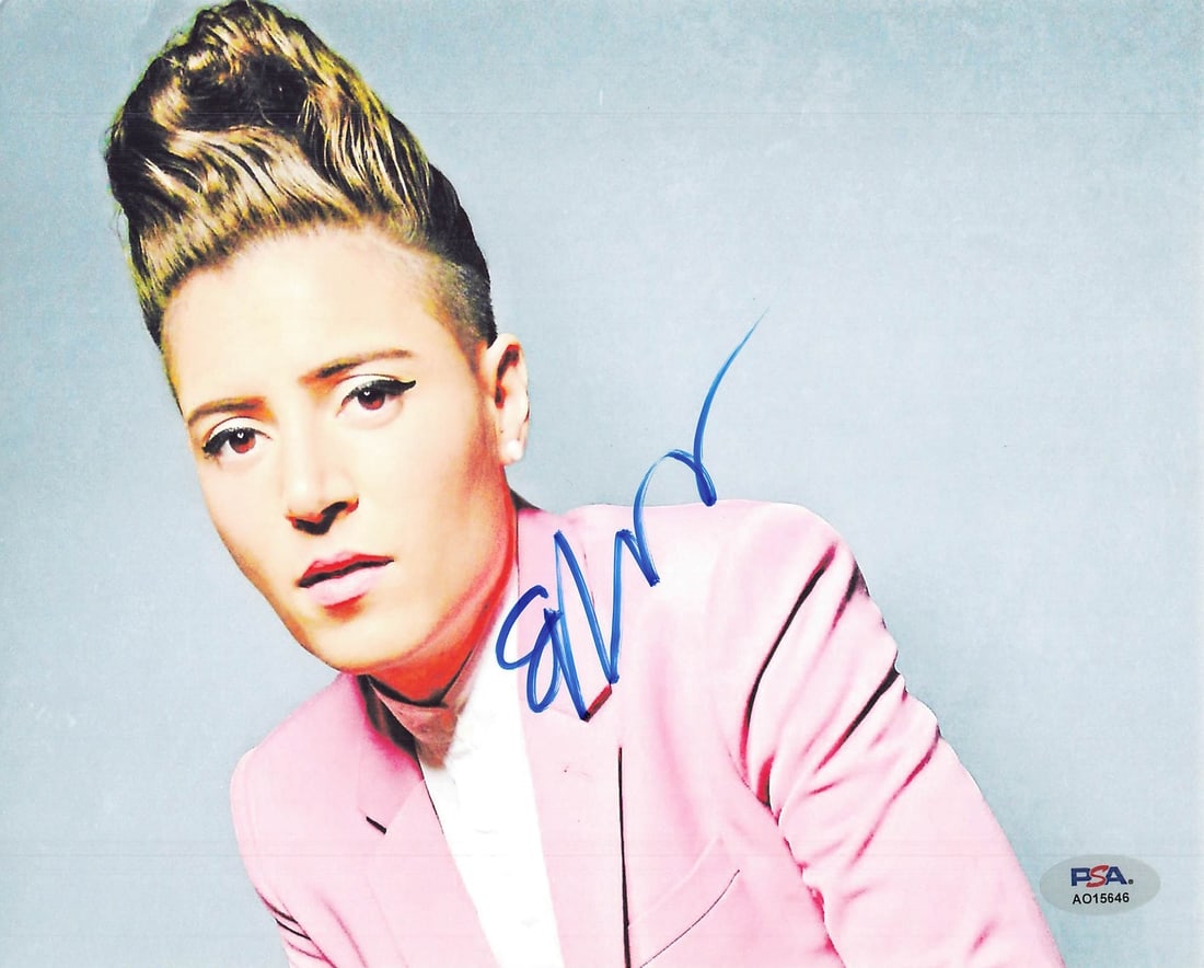 Emily King Autographed 8x10 Photo PSA/DNA Certified Singer-Songwriter: Emily King Autographed 8x10 Photo PSA/DNA Certified Singer-Songwriter This is an original 8x10 photograph of Emily King, a talented singer-songwriter, which has been professionally printed. The photo 