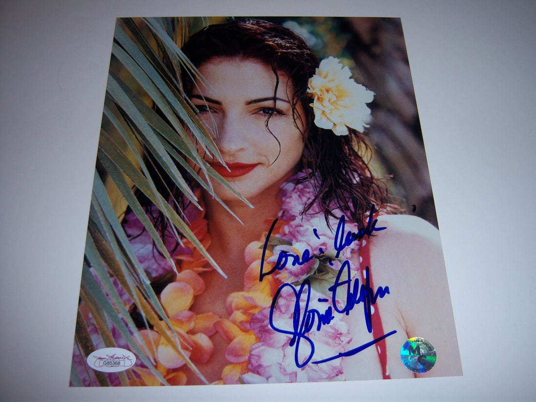 Autographed 8x10 Photograph of Music Icon Gloria Estefan With JSA Authentication (1 of 2)