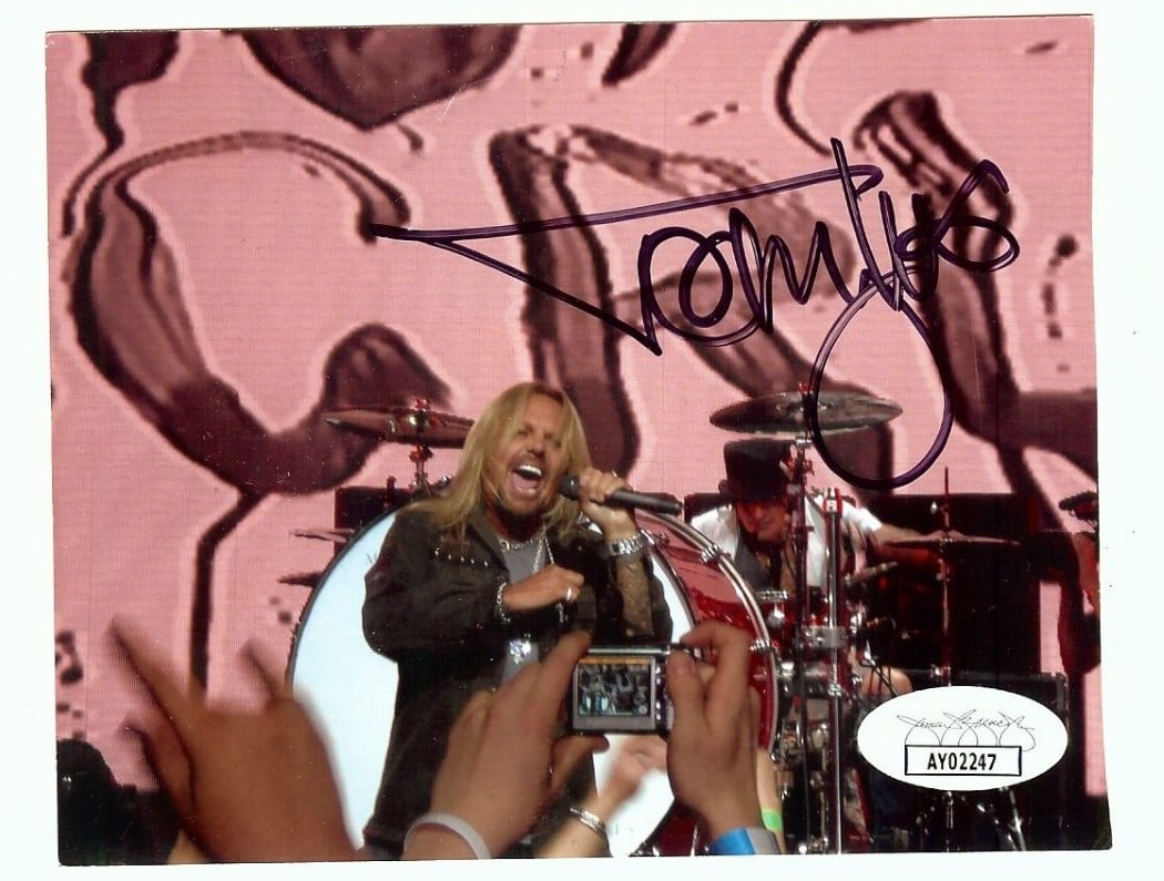 Tommy Lee Autographed 4x5 Photo Motley Crue JSA Authenticated: Tommy Lee Autographed 4x5 Photo Motley Crue JSA Authenticated Capture a piece of rock history with this autographed small photo of Tommy Lee, the legendary drummer of Motley Crue. This original photog