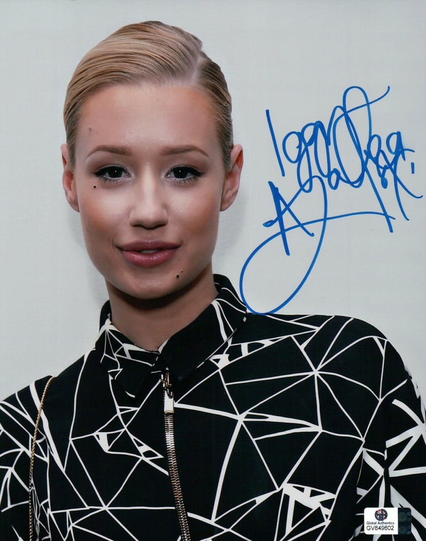 Iggy Azalea Autographed 8X10 Photo Authenticated by Global Authentics: Iggy Azalea Autographed 8X10 Photo Authenticated by Global Authentics This stunning 8x10 photograph features a close-up of the gorgeous Iggy Azalea, renowned for her captivating presence and style. Th