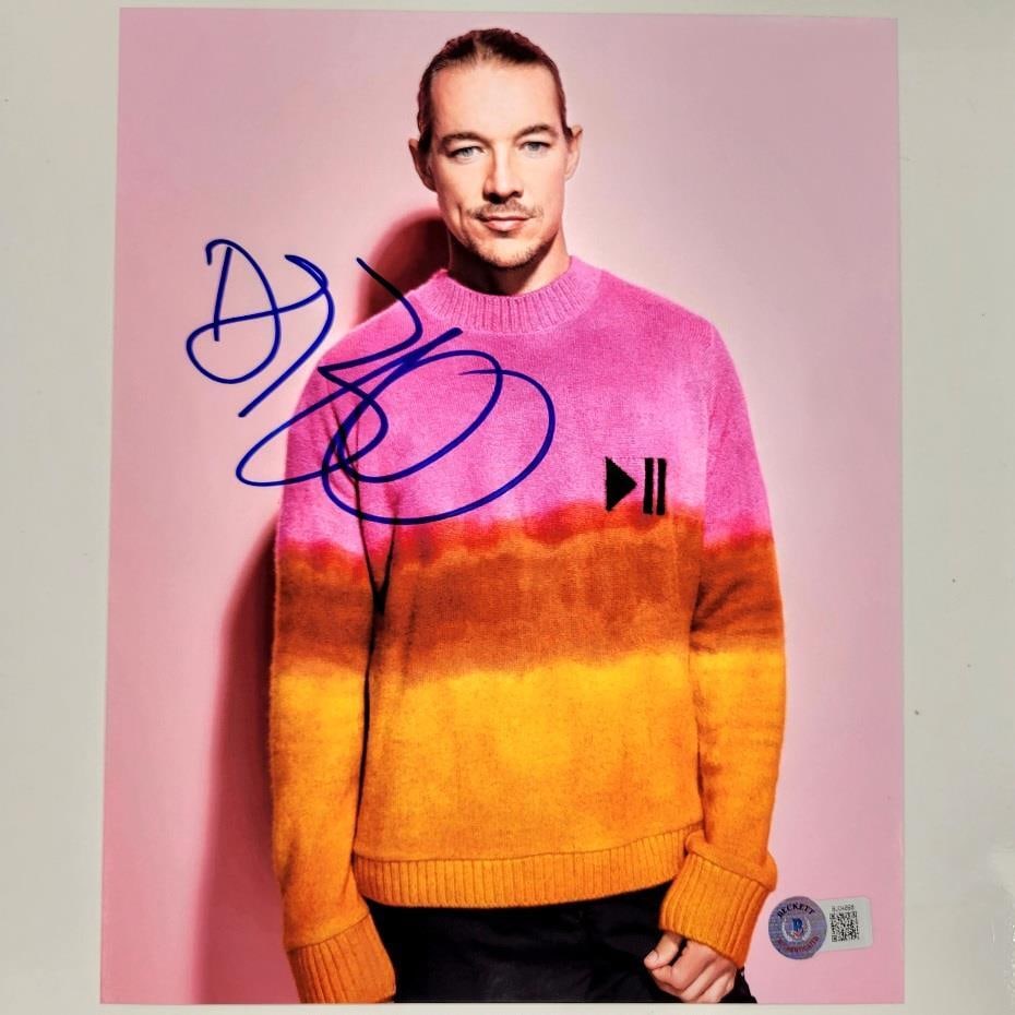 8x10 photograph signed by Diplo with Beckett authentication Major Lazer DJ: 8x10 photograph signed by Diplo with Beckett authentication Major Lazer DJ This is an original 8x10 photograph signed by Diplo, known for his work with Major Lazer. The autograph has been authenticate