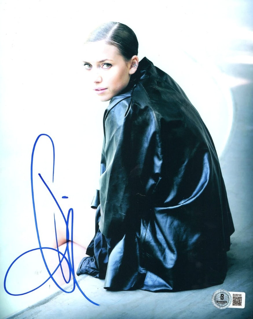 Lykke Li Autographed 8x10 Photo with Beckett Authentication: Lykke Li Autographed 8x10 Photo with Beckett Authentication This is an original 8x10 photograph of Lykke Li, signed by the artist herself. The autograph has been authenticated by Beckett Authenticatio