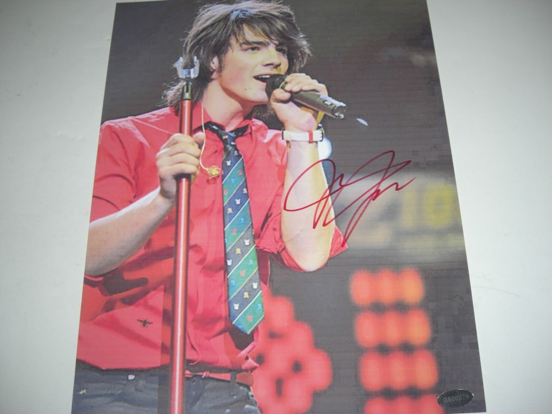 Autographed 8x10 Photograph of Joe Jonas with Hologram Signature (1 of 1)