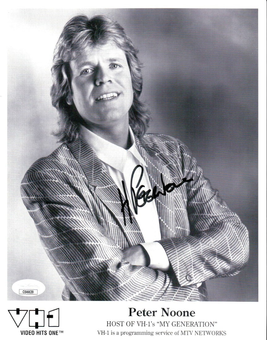 Peter Noone Signed 8X10 Photo Herman's Hermits JSA Authenticated: Peter Noone Signed 8X10 Photo Herman's Hermits JSA Authenticated This is an authentic 8x10 photograph signed by Peter Noone, the iconic singer from Herman's Hermits. The autograph has been verified by