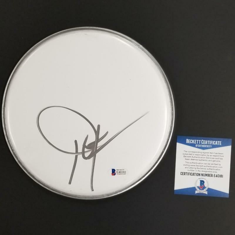 Drumhead Signed by Dwight Yoakam with Beckett BAS Authentication: Drumhead Signed by Dwight Yoakam with Beckett BAS Authentication This original drumhead has been autographed by country music star Dwight Yoakam. It is a pre-owned collectible from the United States, 