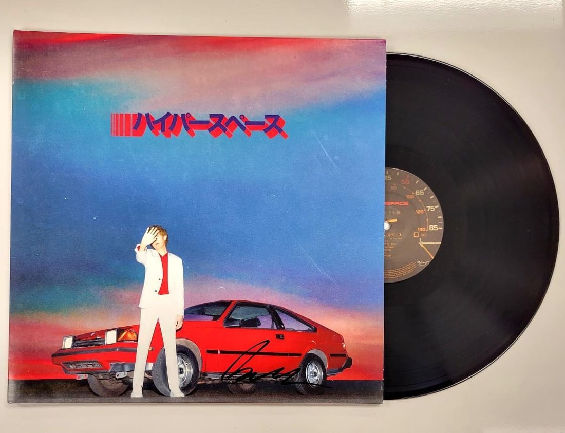 Hyperspace album cover autographed by Beck Hansen with Beckett authentication: Hyperspace album cover autographed by Beck Hansen with Beckett authentication This is an original Hyperspace vinyl record album cover signed by Beck Hansen. The autograph has been authenticated by Bec