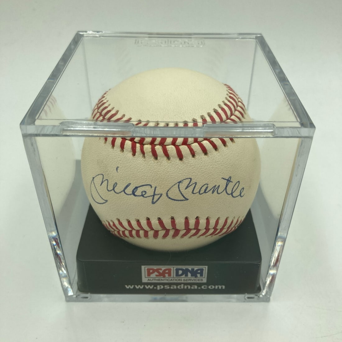 Mickey Mantle Signed Baseball PSA DNA MINT 9 Yankees Authentic: Mickey Mantle Signed Baseball PSA DNA MINT 9 Yankees Authentic This is an official American League baseball signed by the legendary Mickey Mantle, a former player for the New York Yankees. The ball is