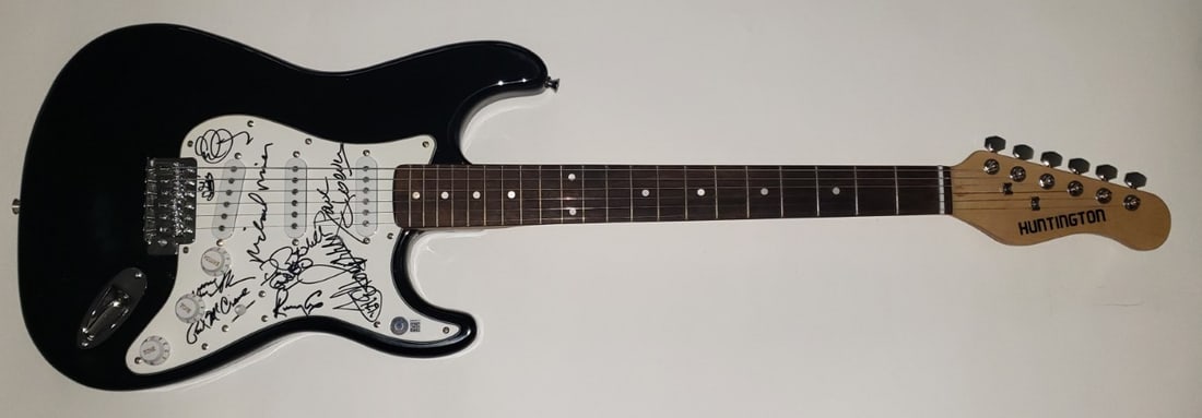 Beckett Authenticated RoboCop Cast Signed Electric Guitar (1 of 4)