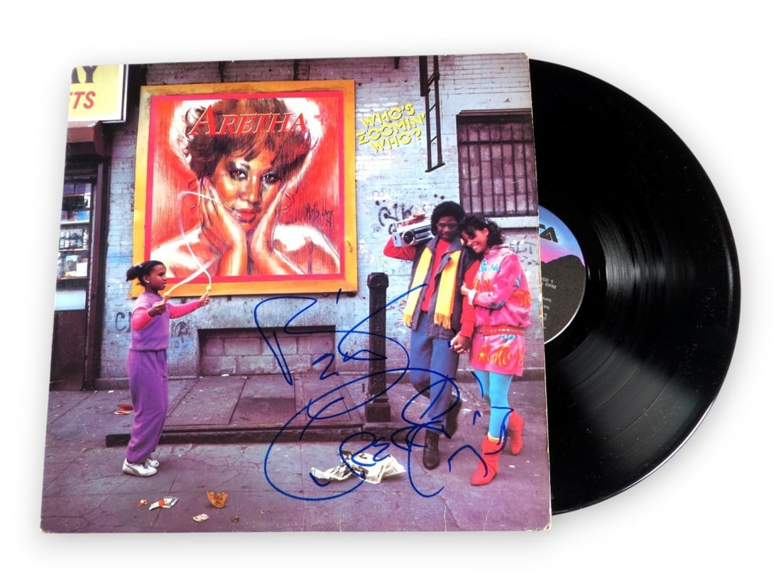 Aretha Franklin Autographed Record Album Who's Zoomin' Who? JSA Certified: Aretha Franklin Autographed Record Album Who's Zoomin' Who? JSA Certified This autographed record album features the legendary Aretha Franklin, showcasing her iconic work in "Who's Zoomin' Who?". The 