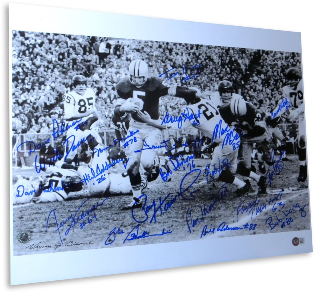 Green Bay Packers 16x20 Photo Signed by Hornung Kramer and 18 Others Beckett Authenticated: Green Bay Packers 16x20 Photo Signed by Hornung Kramer and 18 Others Beckett Authenticated This is an original 16x20 photograph autographed by 20 members of the 1960s Green Bay Packers, including nota