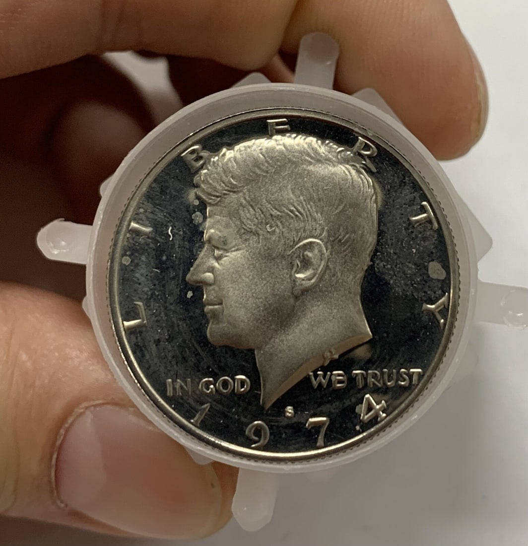 Roll of 20 Uncirculated 1974-S Proof Kennedy Half Dollars: Roll of 20 Uncirculated 1974-S Proof Kennedy Half Dollars This roll contains 20 uncirculated 1974-S Proof Kennedy Half Dollars from the United States. Each coin features the Kennedy design and has a d