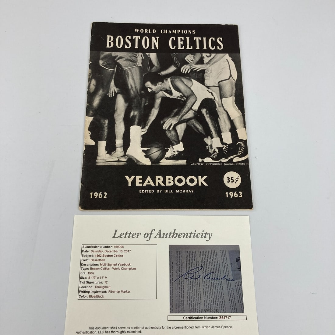 1962-63 Boston Celtics Yearbook Team Signed Bill Russell JSA COA: 1962-63 Boston Celtics Yearbook Team Signed Bill Russell JSA COA This vintage 1962-63 Boston Celtics yearbook is a remarkable piece of basketball memorabilia, showcasing the signatures of 12 legendary