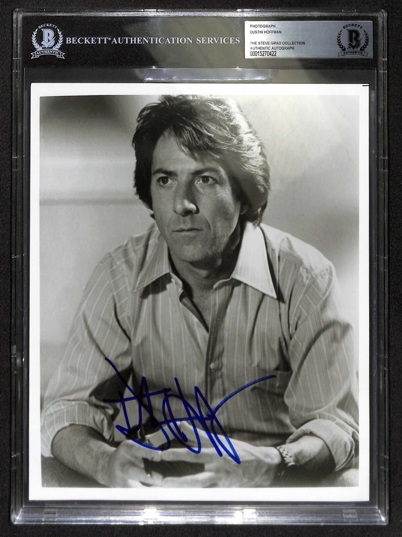 Dustin Hoffman Autographed 8x10 B&W Photo Beckett Authenticated: Dustin Hoffman Autographed 8x10 B&W Photo Beckett Authenticated This is an original 8x10 black and white photograph signed by acclaimed actor Dustin Hoffman. The autograph is written in blue permanent