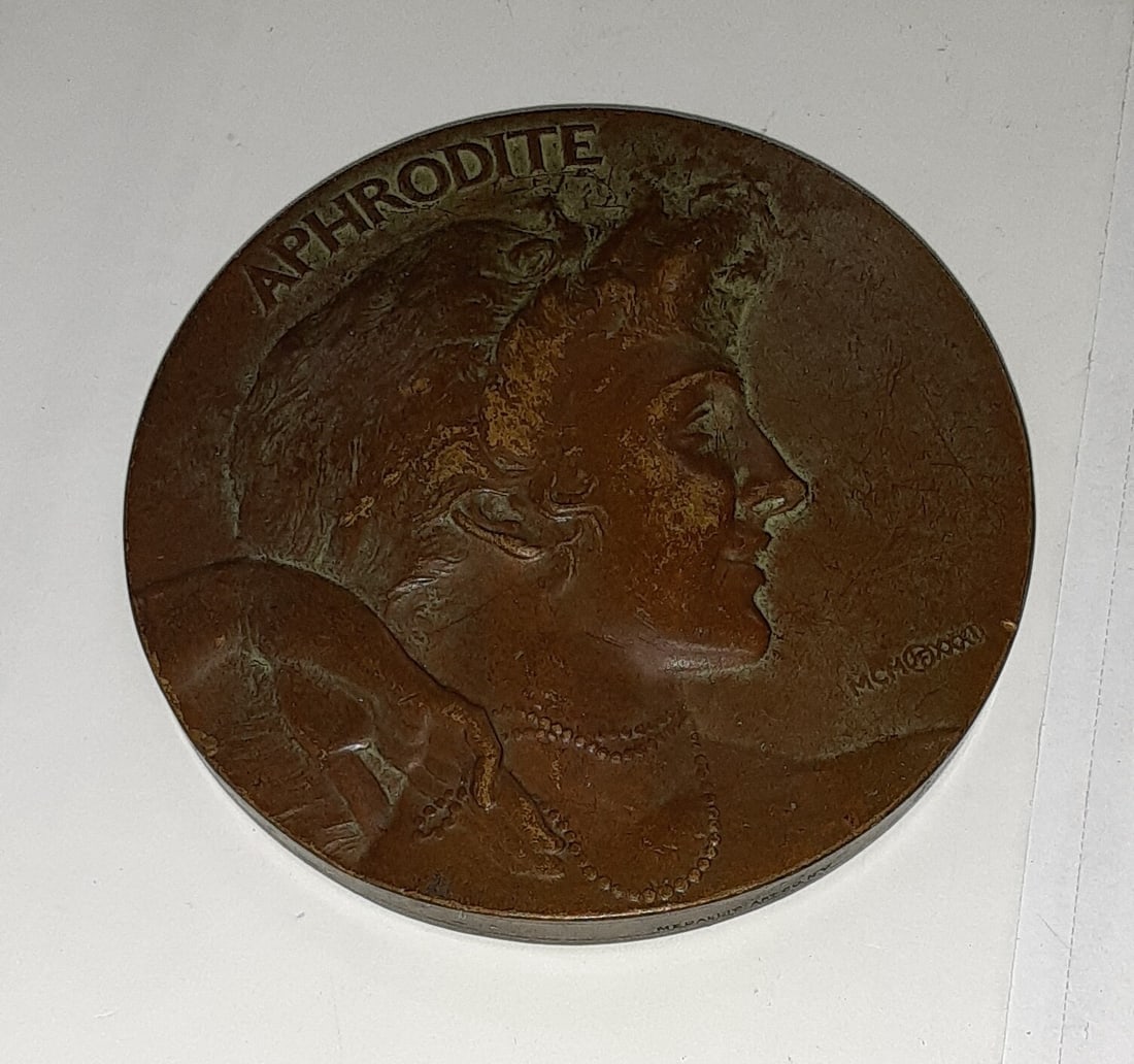 Aphrodite Bronze Medal Society of Medalists Sixth Issue 2 7/8 Inch: Aphrodite Bronze Medal Society of Medalists Sixth Issue 2 7/8 Inch This is a vintage high relief bronze medal from the Society of Medalists Sixth Issue, produced by the Medallic Art Company in 1932. T
