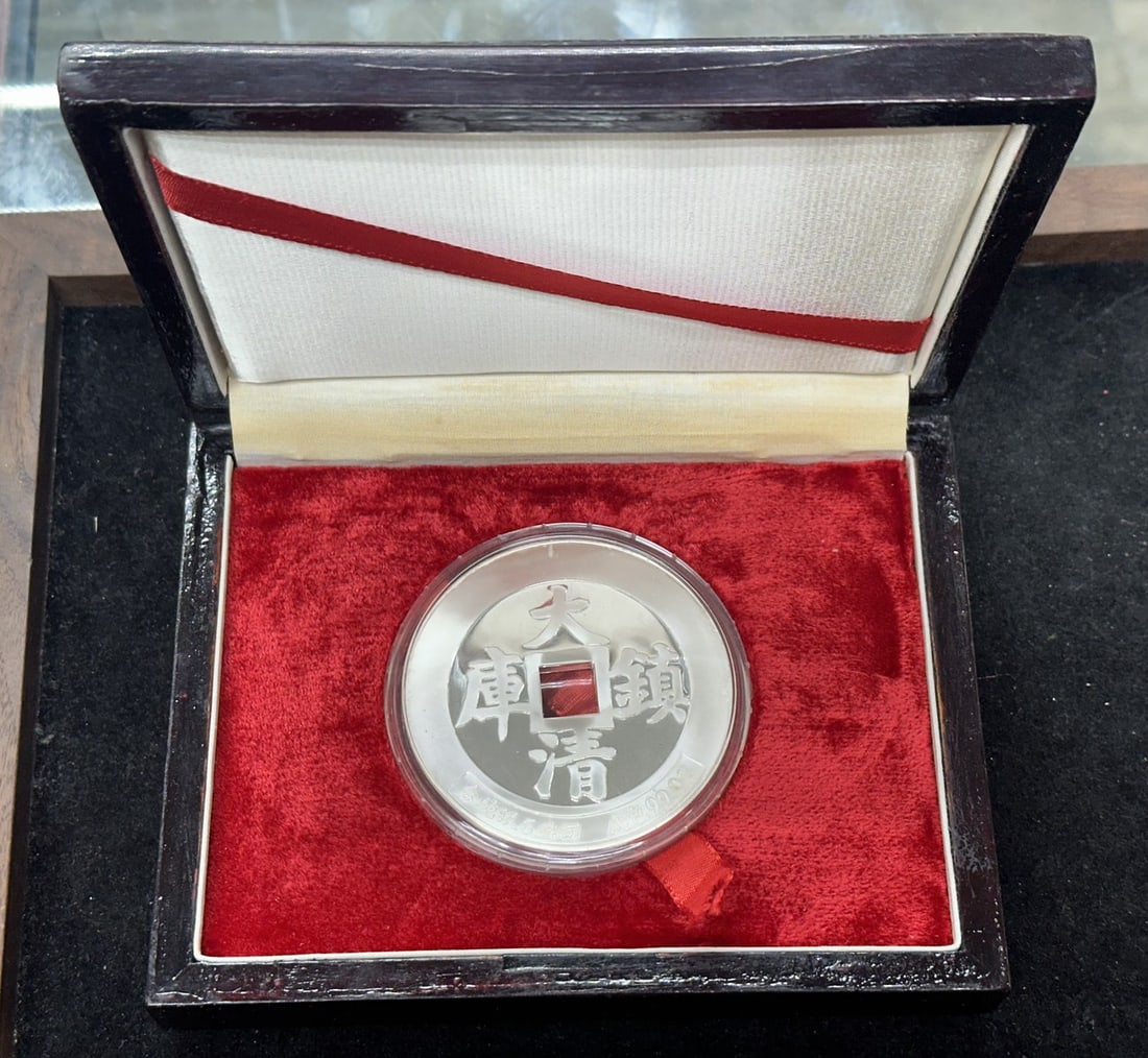 5 oz Silver Proof Medallion China Mint with OGP Box: 5 oz Silver Proof Medallion China Mint with OGP Box This 5 oz silver medallion was produced by the China Mint and features a Vault Protector design. Crafted from .999 fine silver with a proof strike, 