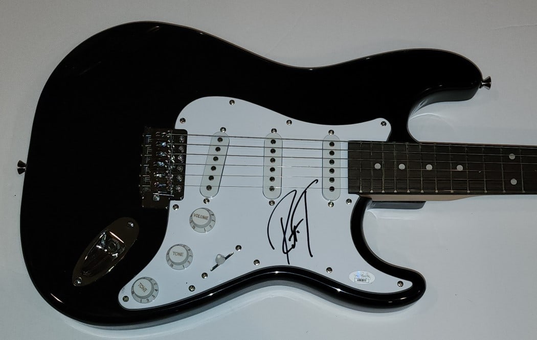Robert Trujillo Signed Electric Guitar Metallica JSA Certified: Robert Trujillo Signed Electric Guitar Metallica JSA Certified This is an original autographed electric guitar by Robert Trujillo, the renowned bassist of Metallica. The guitar comes with a Certificat