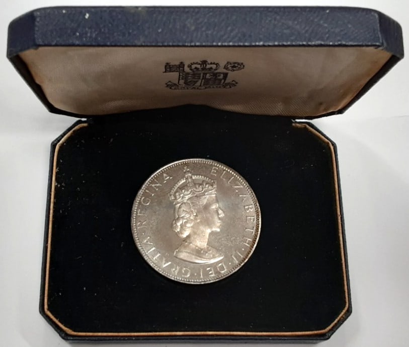 1964 Bermuda 1 Crown 50% Silver in Royal Mint Box (1 of 4)