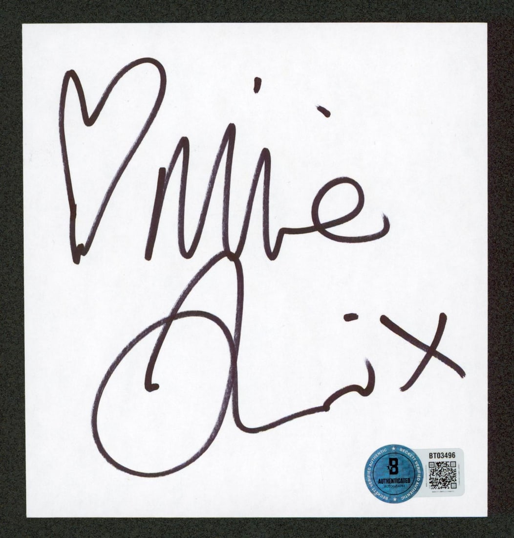Minnie Driver Signed Good Will Hunting Cut Signature 4.75x5 BAS: Minnie Driver Signed Good Will Hunting Cut Signature 4.75x5 BAS This authentic cut signature measures 4.75x5 inches and has been personally signed by Minnie Driver, known for her role in the acclaimed