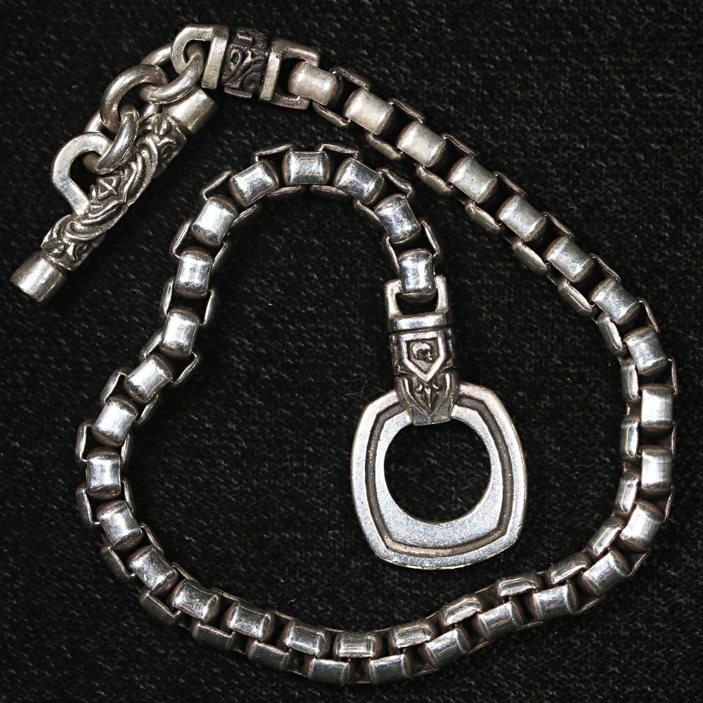 Night Rider Sterling Silver Box Toggle Bracelet 9 Inch 5.3mm: Night Rider Sterling Silver Box Toggle Bracelet 9 Inch 5.3mm This Night Rider classic box toggle bracelet is crafted from 0.925 fine sterling silver. Made in the USA, it features a 9-inch length and a