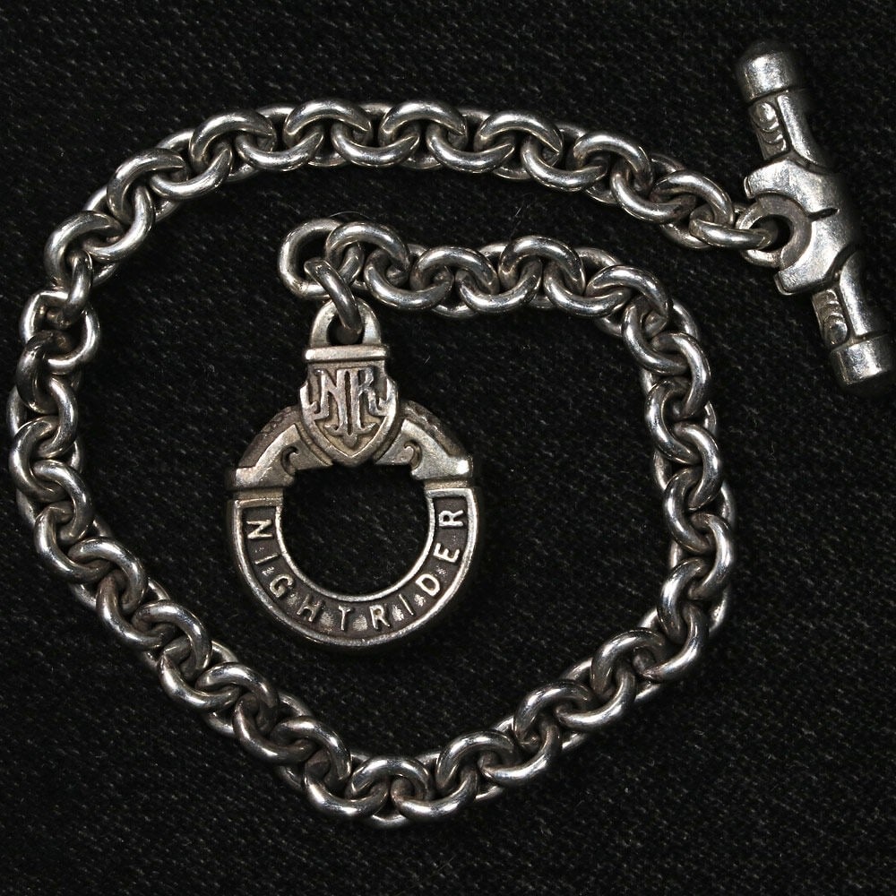 Night Rider Sterling Silver Toggle Bracelet 9 Inch Round Links: Night Rider Sterling Silver Toggle Bracelet 9 Inch Round Links This Night Rider round link toggle bracelet is crafted from 0.925 fine sterling silver and features a classic round link design. Measurin