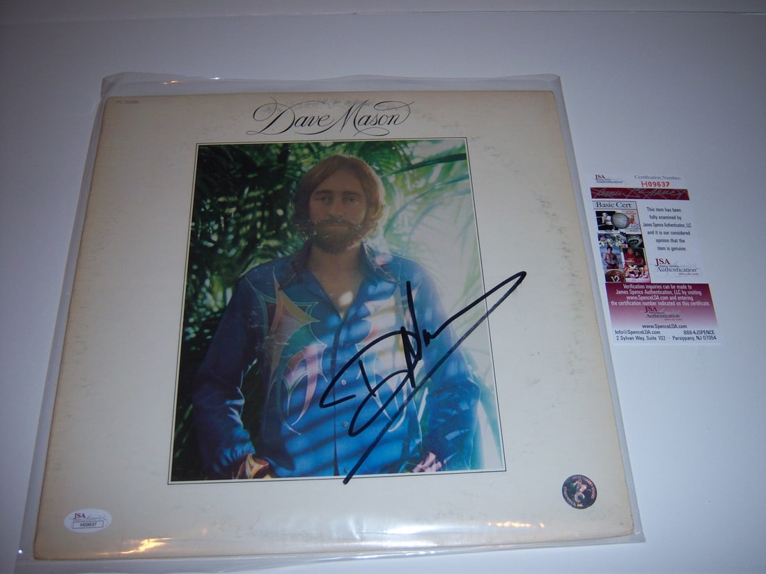 Signed Dave Mason LP Album with JSA COA Authentication: Signed Dave Mason LP Album with JSA COA Authentication This is a pre-owned, original Dave Mason self-titled LP record album that has been signed. The album originates from the United States and is acc