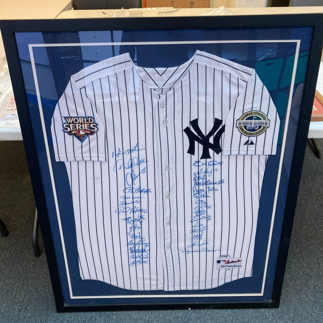 2009 New York Yankees Team Signed Jersey Limited Ed 2/6 Steiner Authenticated: 2009 New York Yankees Team Signed Jersey Limited Ed 2/6 Steiner Authenticated Celebrate the legacy of the 2009 New York Yankees with this exquisite team-signed jersey, an official limited edition piec