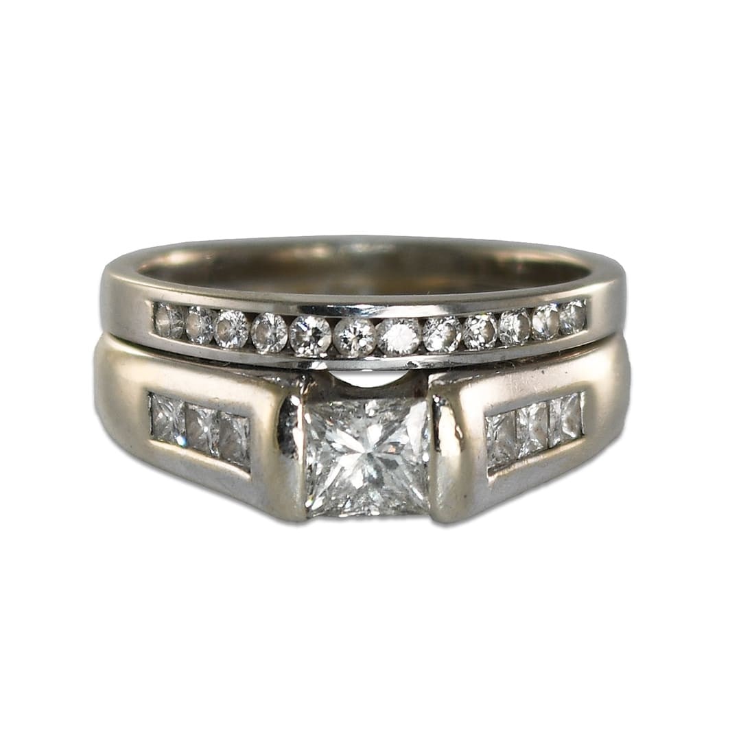 AIG Certified 14k White Gold Princess Diamond Ring Size 6: AIG Certified 14k White Gold Princess Diamond Ring Size 6 This 14K white gold engagement ring set features a certified 0.51 carat princess cut diamond as the center stone, graded VS2 clarity and I col