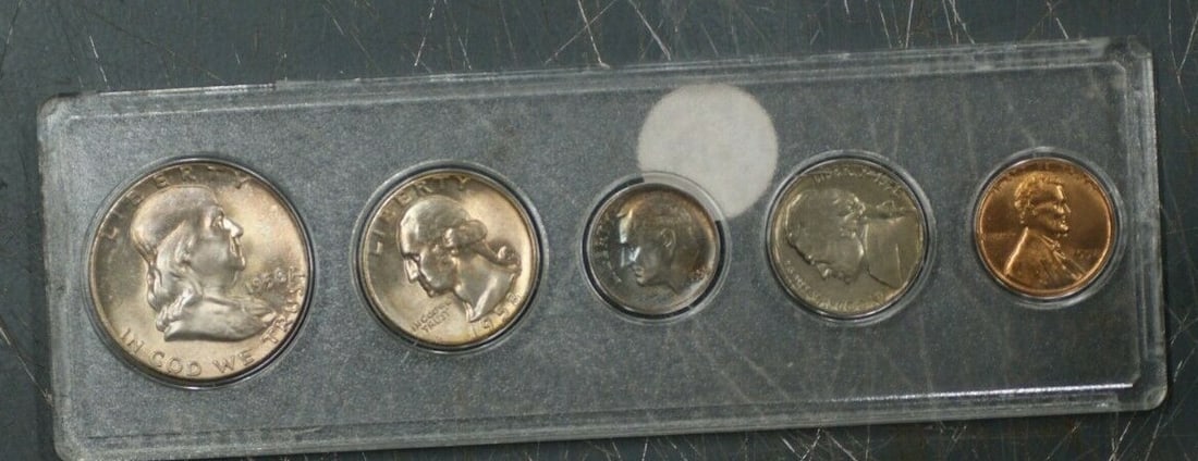 Five Coin 1958 Philadelphia Mint Uncirculated Silver Set in Plastic Holders: Five Coin 1958 Philadelphia Mint Uncirculated Silver Set in Plastic Holders This 1958 US Mint Set features five brilliant uncirculated coins housed in plastic holders. The set includes coins ranging f